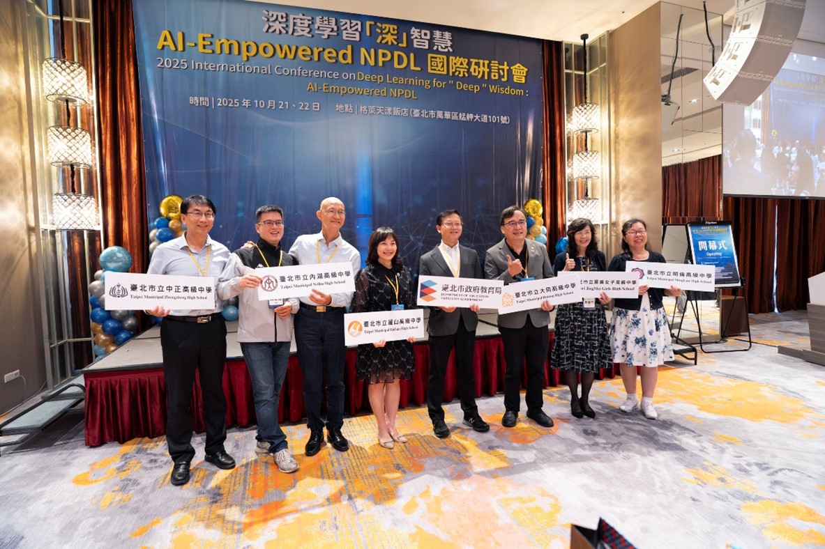 3教育局鄧進權副局長與臺北校群校長合影